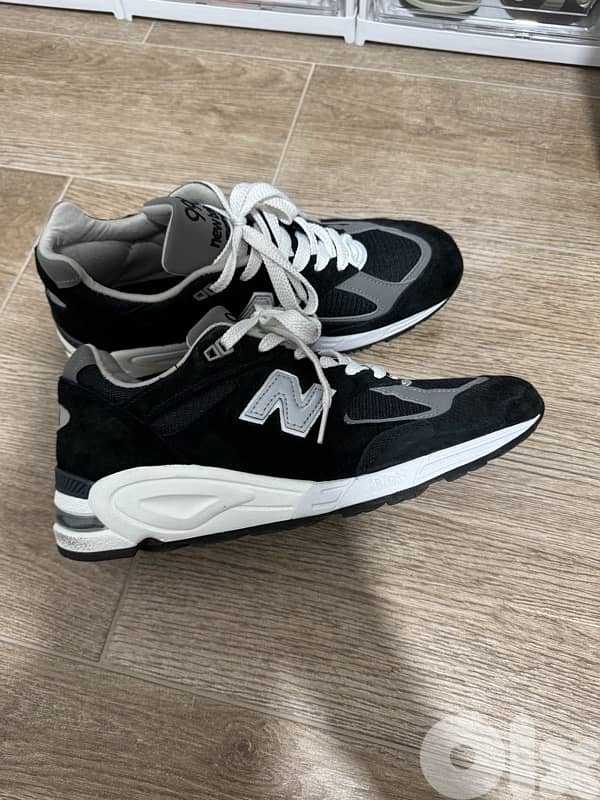 New balance/ Adidas Yeezy shoes size 43-44 7