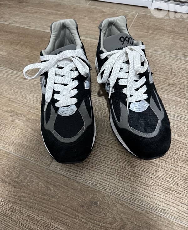 New balance/ Adidas Yeezy shoes size 43-44 8