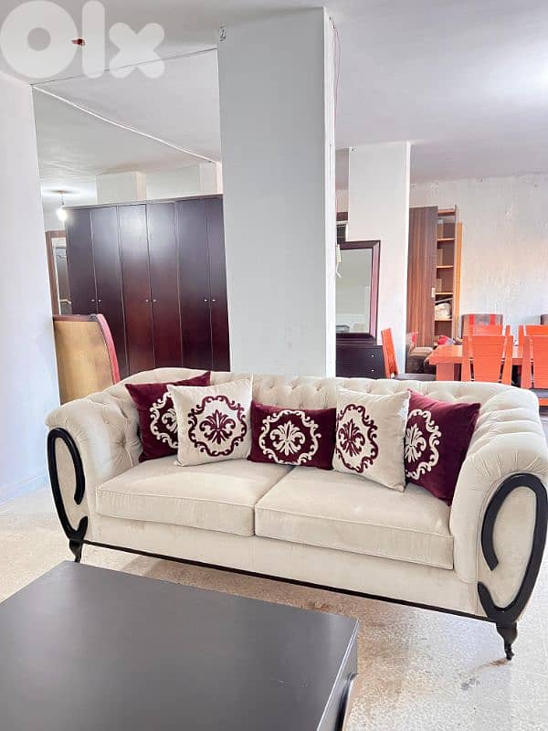 طقم كنبايات شغل توصاية شبه جديد مع طاولة 0