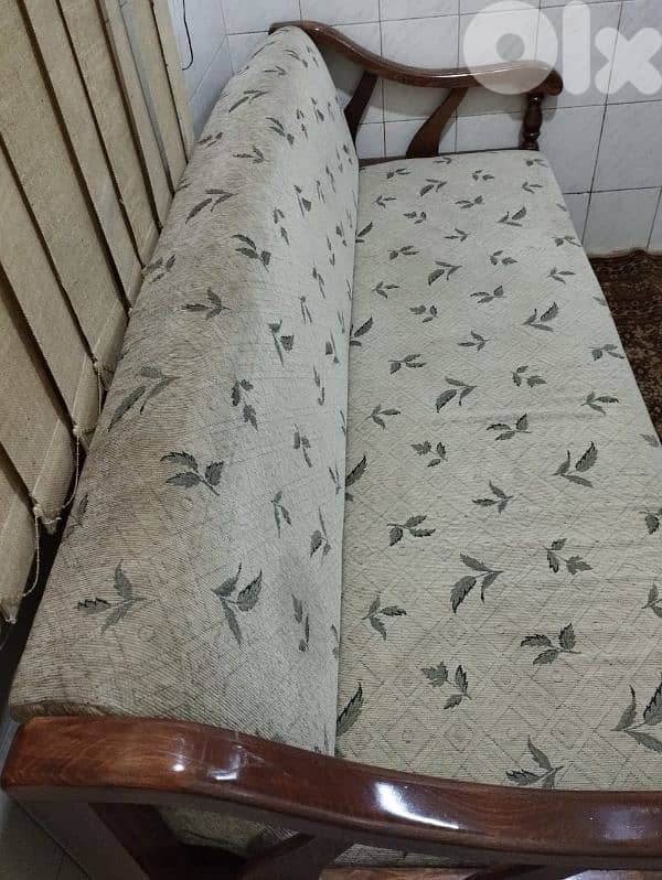 2 sofas 0