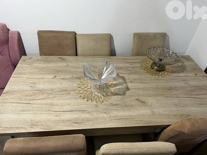 صالون + برادي + طاولة سفرة + TV unit مع إكسسوارات للبيع  بحاله جيدةجدا 5