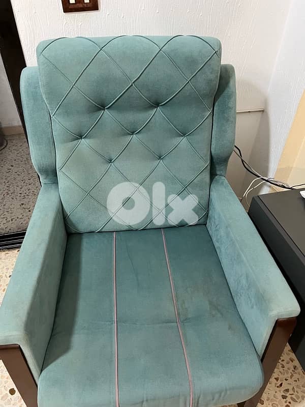 صالون + برادي + طاولة سفرة + TV unit مع إكسسوارات للبيع  بحاله جيدةجدا 9