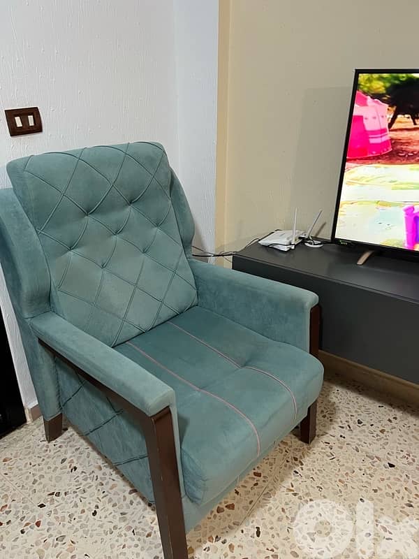 صالون + برادي + طاولة سفرة + TV unit مع إكسسوارات للبيع  بحاله جيدةجدا 10