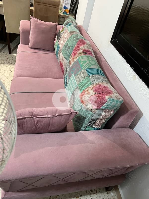 صالون + برادي + طاولة سفرة + TV unit مع إكسسوارات للبيع  بحاله جيدةجدا 13