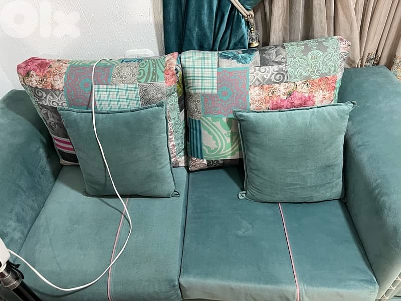 صالون + برادي + طاولة سفرة + TV unit مع إكسسوارات للبيع  بحاله جيدةجدا 16