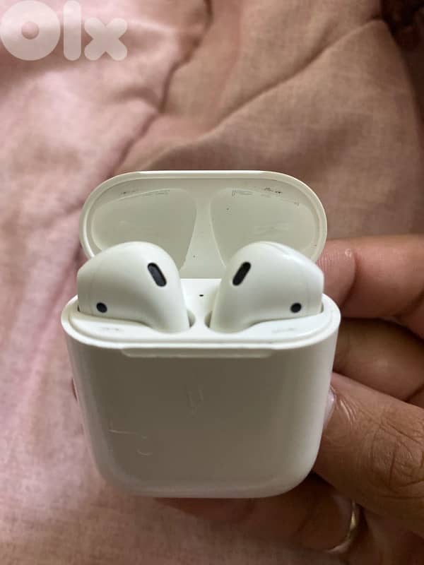 Apple Airpods 2nd Generation 4