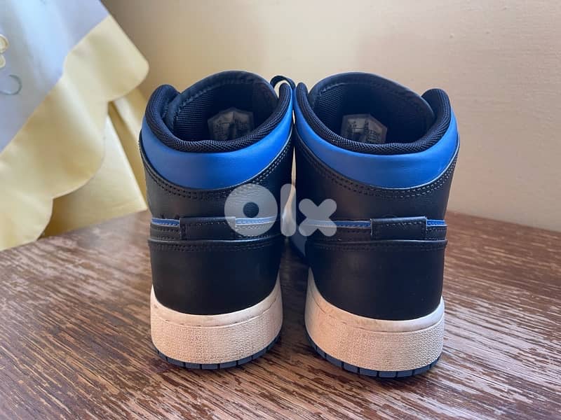Jordan Air 1 Mid 3