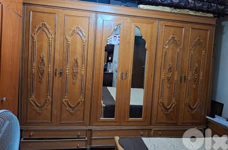 غرفة نوم للبيع تخت مجوز مع ٢  كومود مع خزانة