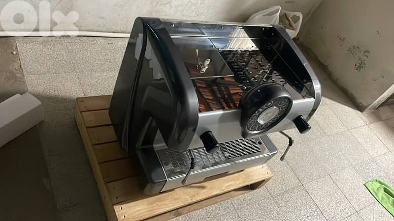 LAVAZZA espresso machine مكنة قهوة اكسبرس 0