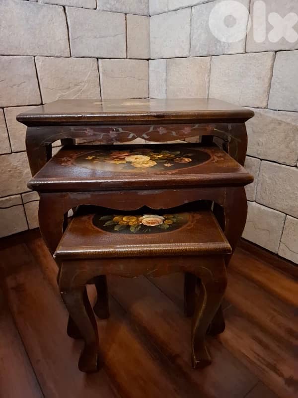Classic-style living room set made in USA 4