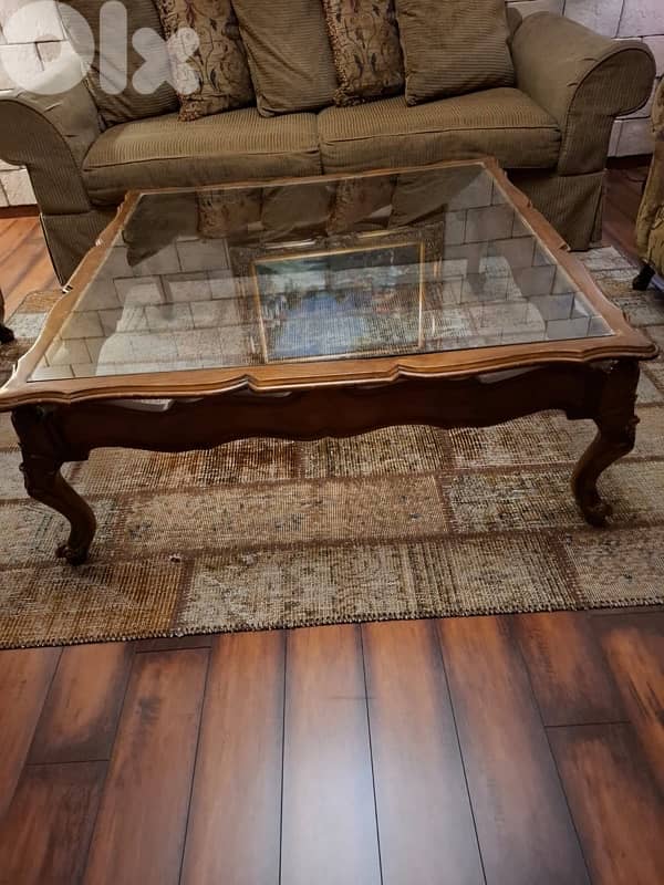 Classic-style living room set made in USA 6