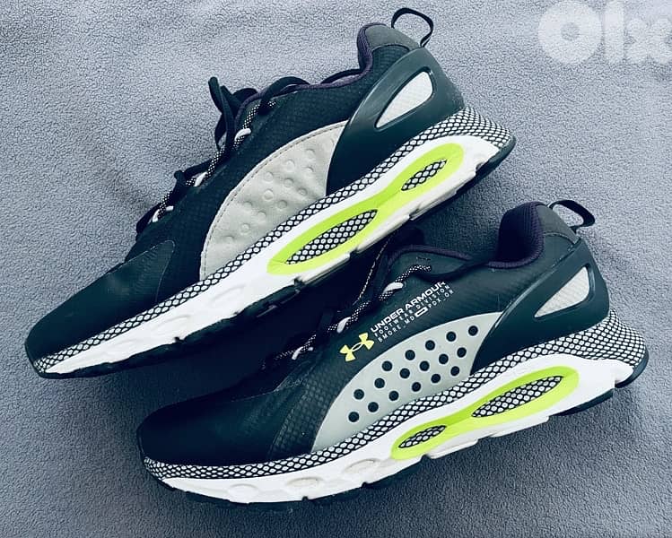 Under Armour Running Shoes (New) 2