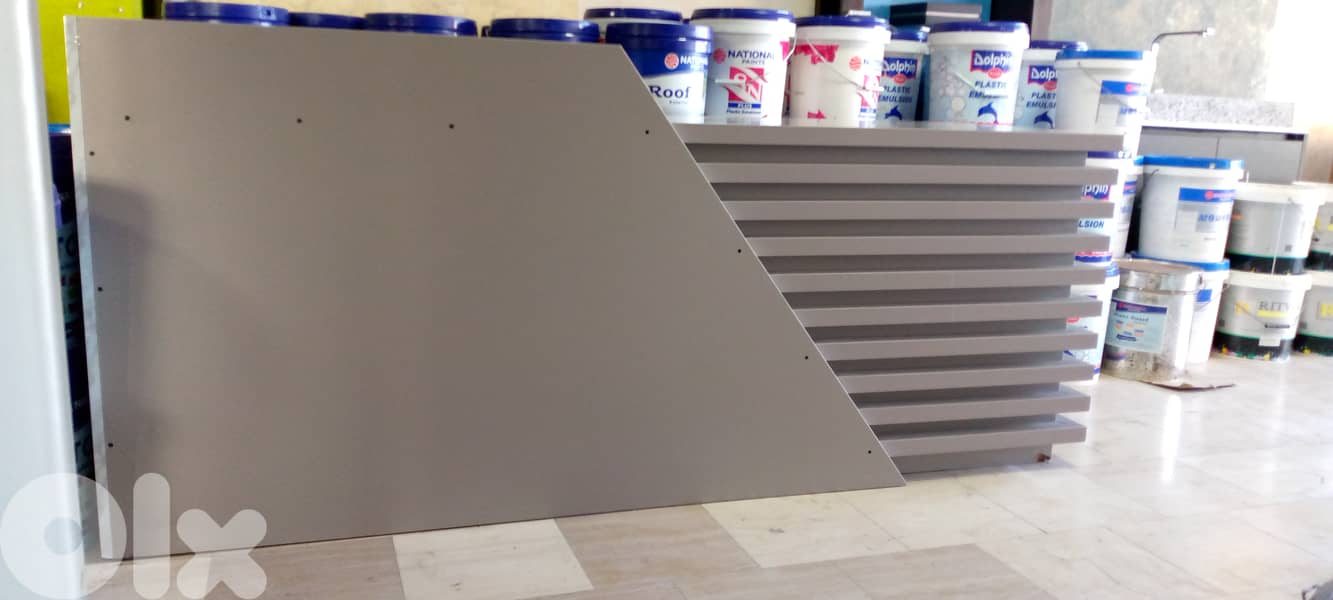 Desk in great condition   مكتب بحالة ممتازة 2