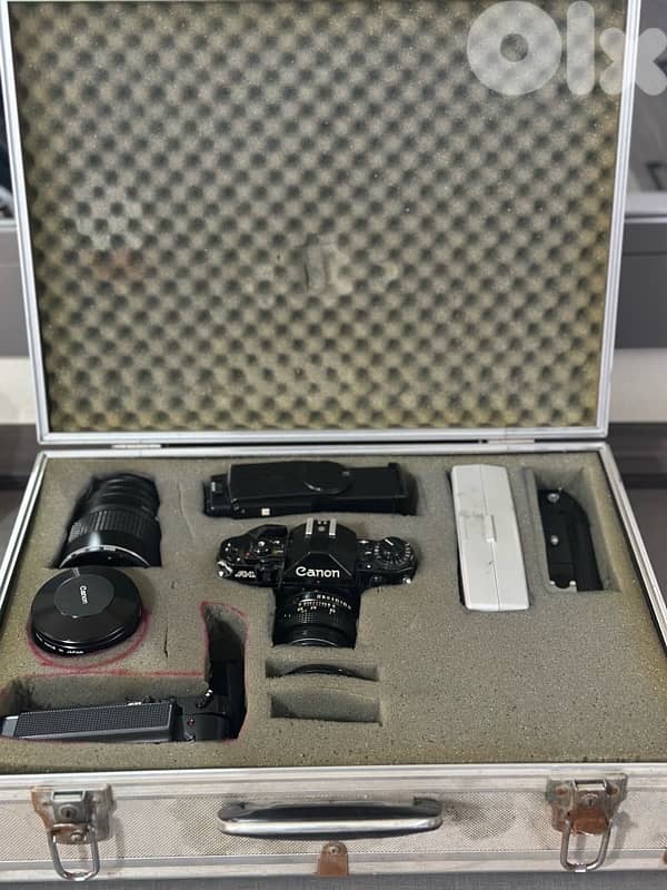 Canon A-1 Vintage Film Camera 1978 and accessories kit 13