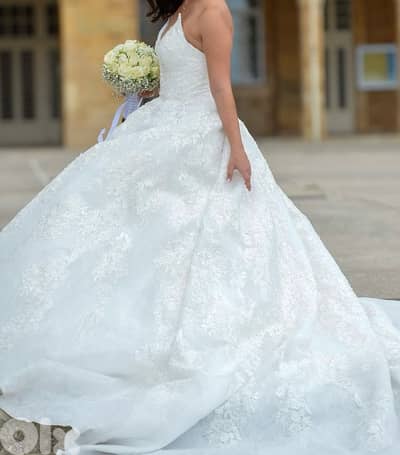 stunning wedding dress at 400$ only