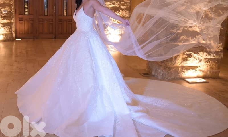 stunning wedding dress at 300$ only 1
