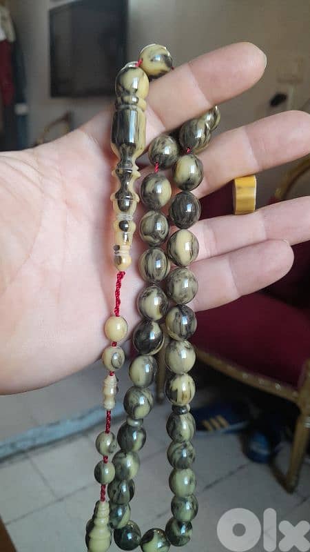 مسابح من قضبان خراطه مميزه مع شقفه خام كل مسبحه 14