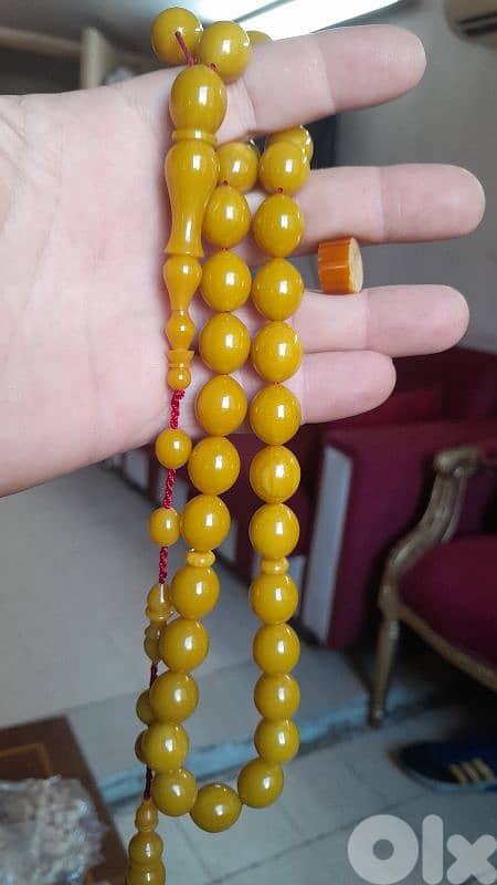 مسابح من قضبان خراطه مميزه مع شقفه خام كل مسبحه 18
