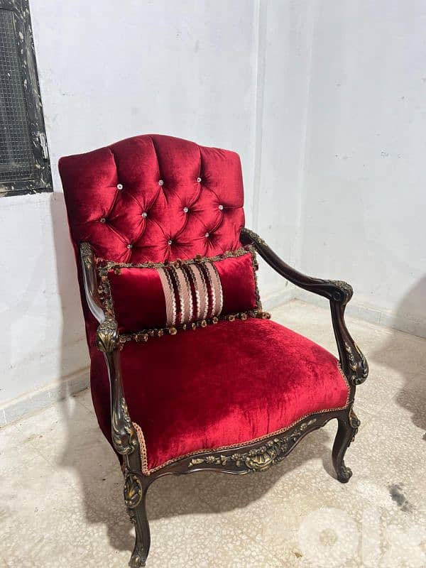 طقم كنبايات مصري حفر خشب زان خمس قطع وطاولة شبه جديد 4