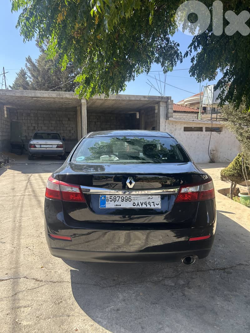 Renault Latitude 2011 0