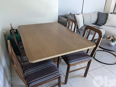 Wooden Table and Chairs - طاولة خشب مع كراسي