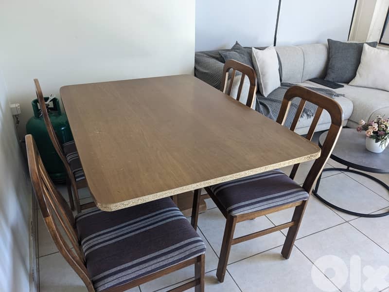 Wooden Table and Chairs - طاولة خشب مع كراسي 0