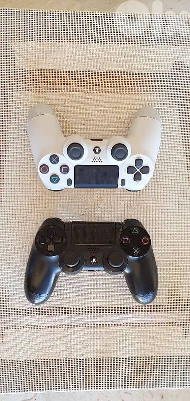 Sony PS4 slim 1 TB like new, with 2 controllers, with 6 original DVDs 1
