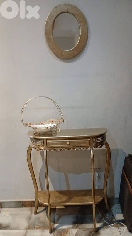 كونسول خشب انتيك مع مرايه وصونيه دهبيه 2