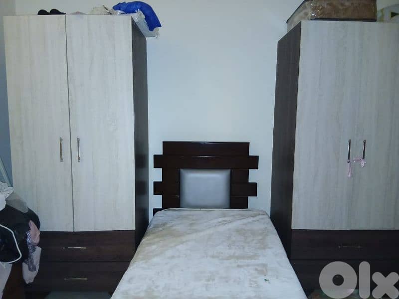 bed and closet 0