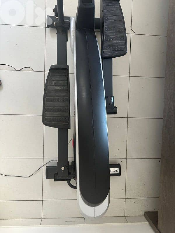 treadmill for sale used like new 1