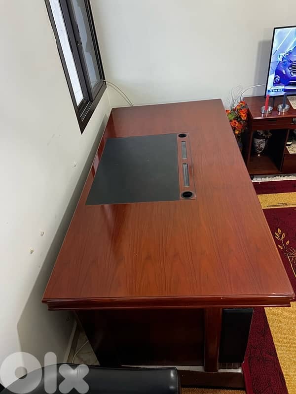 table Desk and 6 chairs طاولة مكتب  و 6 كراسي 1