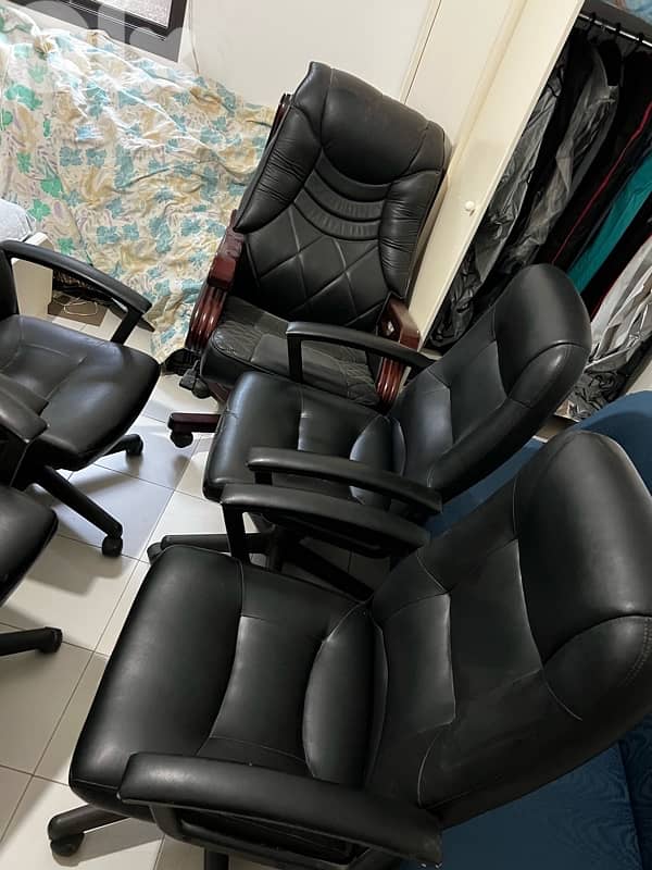 table Desk and 6 chairs طاولة مكتب  و 6 كراسي 3