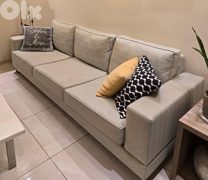 living room sofa and chairs 0