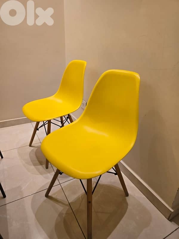 living room sofa and chairs 3