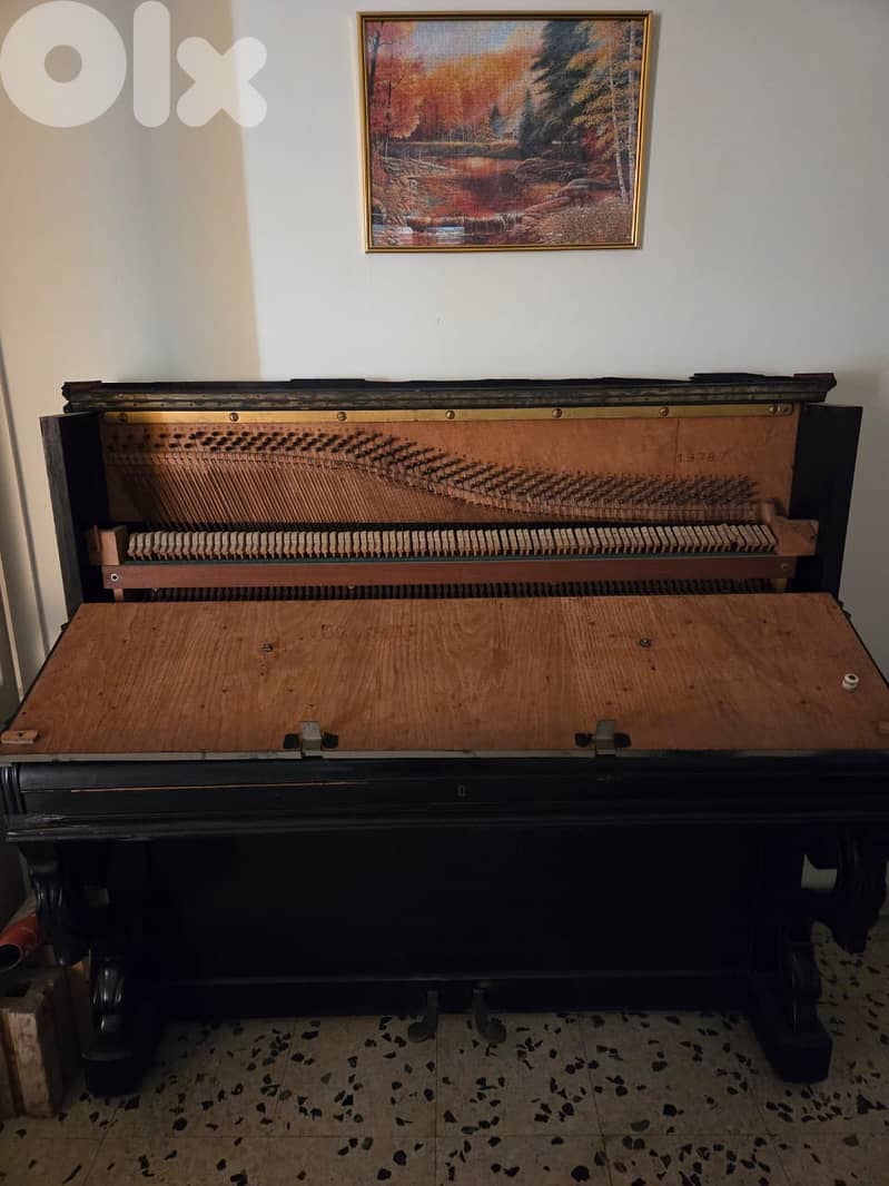Antique 1930s French STAUB Médaille d'Or Piano – Rare Collectible 8
