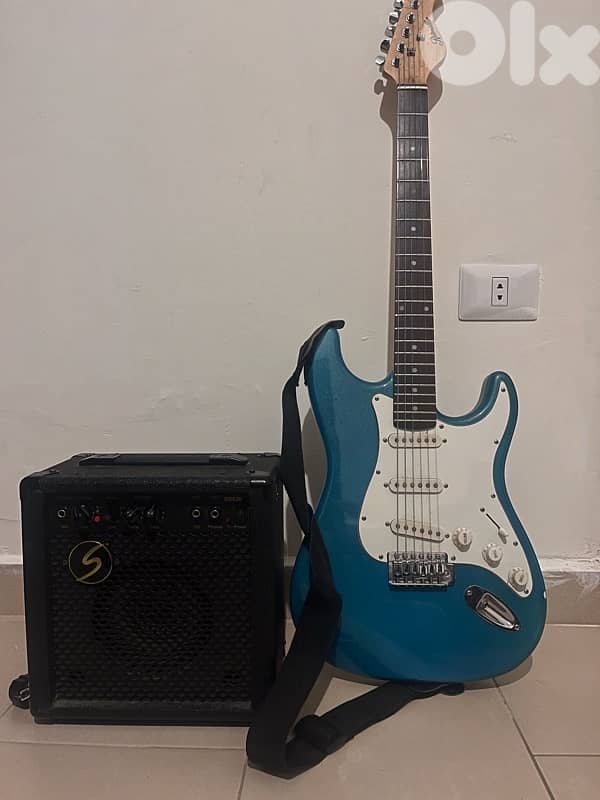 Electic guitar and amplifier 0