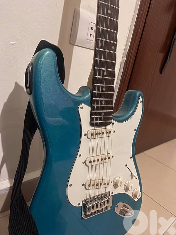 Electic guitar and amplifier 3