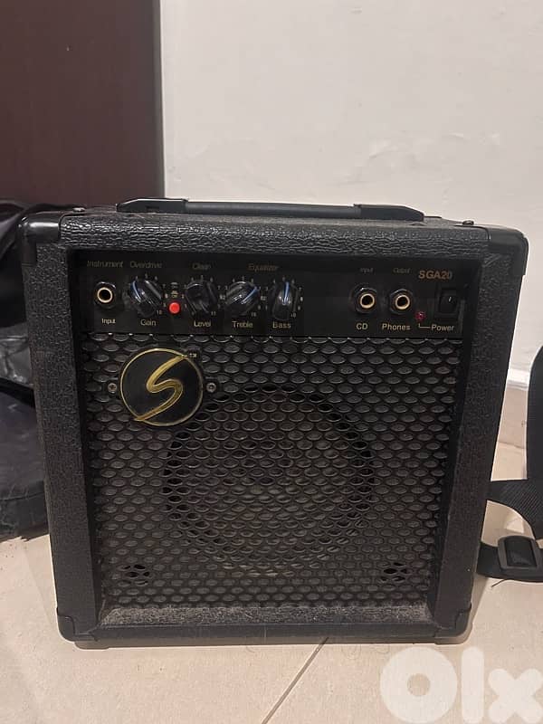 Electic guitar and amplifier 4