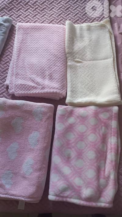 blankets for boys and girls in excellent condition for sale