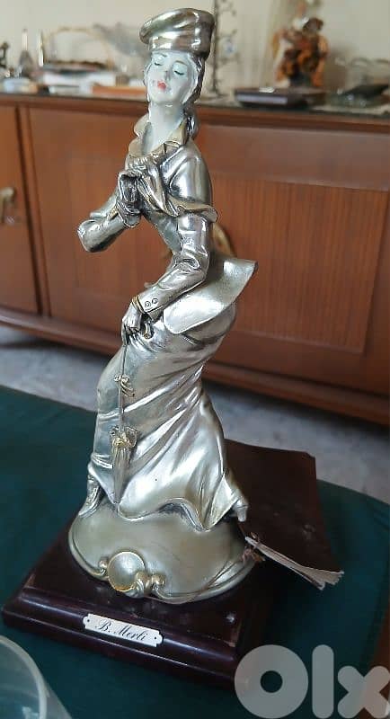 porcelain statues 0