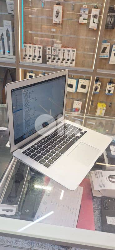 Used macbook air 13 2017 8 ram  128gb  511 cycle 0