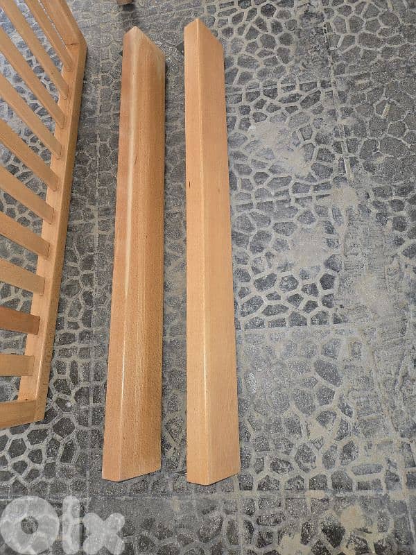 Baby crib. excellent condition. تخت أطفال زين اصلي. توصاية . 1