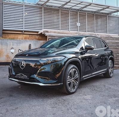 Mercedes-Benz EQS 450 SUV HYPERSCREEN