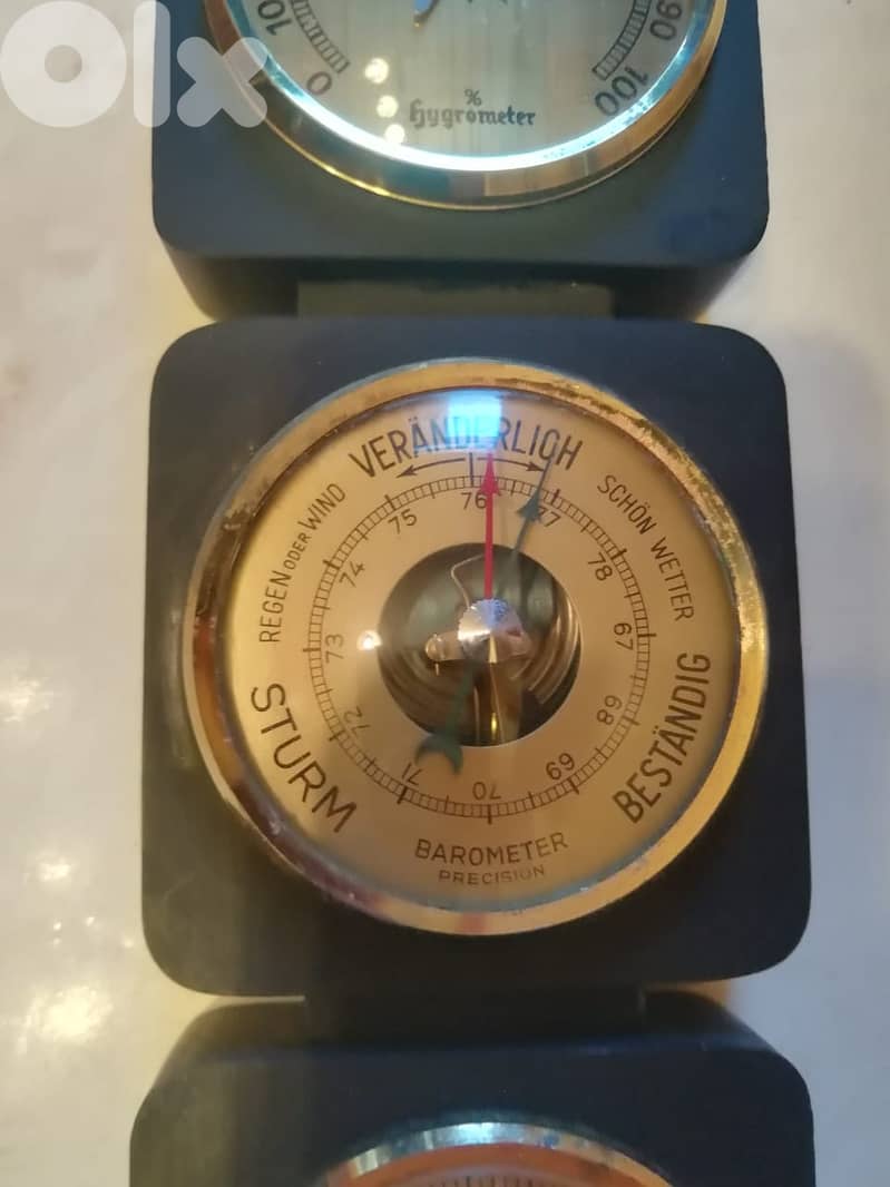 Retro style Barometer thermometer & hygrometer in wooden frame 1