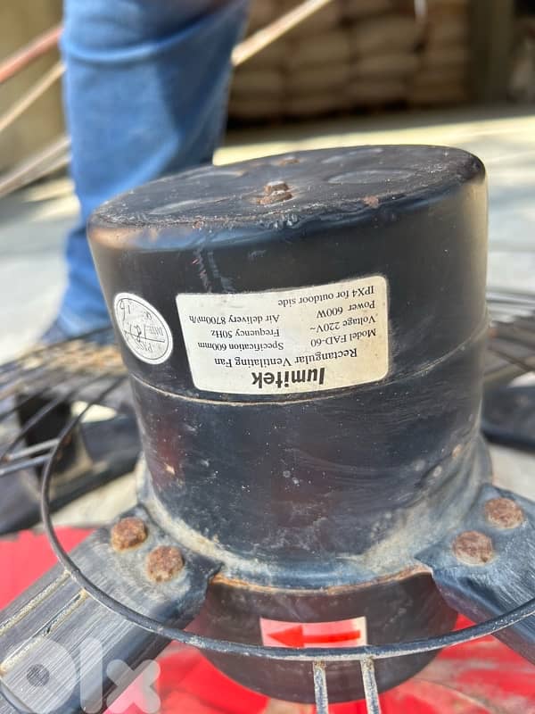 2 aspirator fans in a very good condition 3