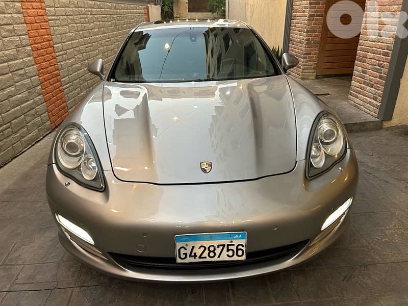 Porsche Panamera 4S 0