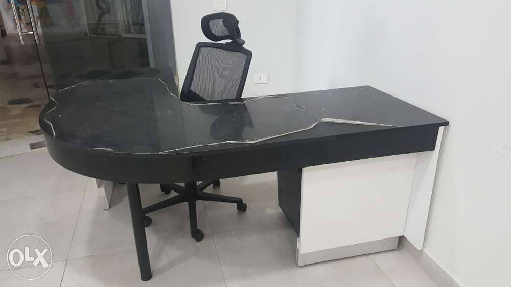 Curve desk 1