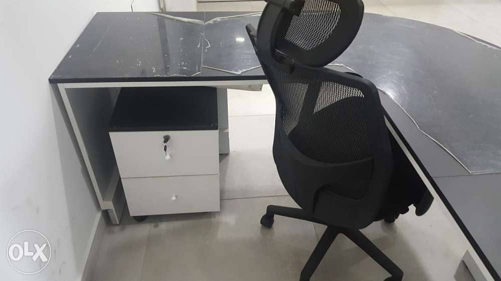 Curve desk 2