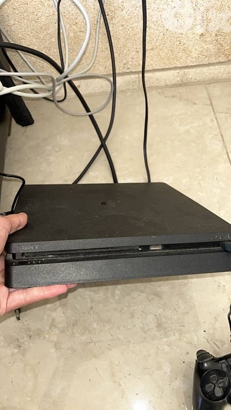 ps4 slim 4