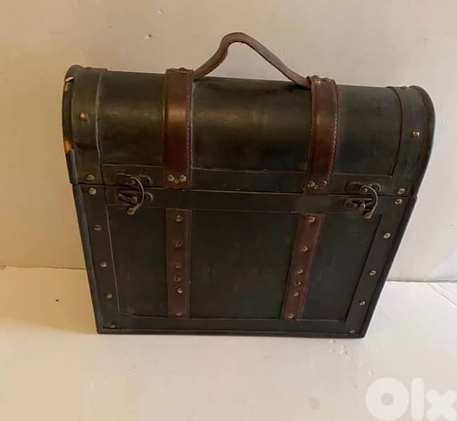 vintage wood and leather chest 1